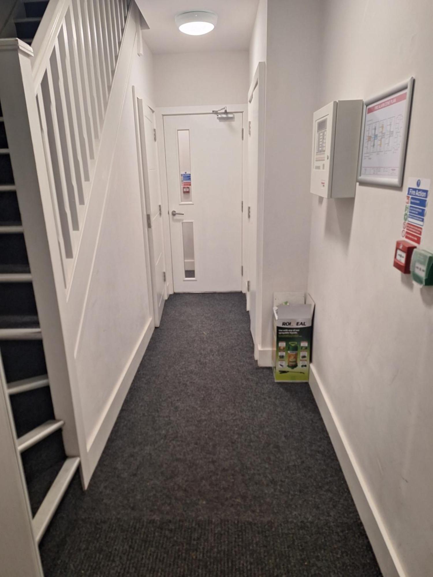 Budget Single Room Only For One Adult - Shared Flat Northolt  エクステリア 写真